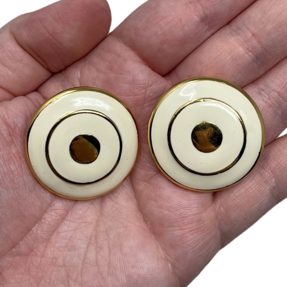 Vintage Made In USA Gold Tone Cream Enamel Large Round Post Earrings Classy